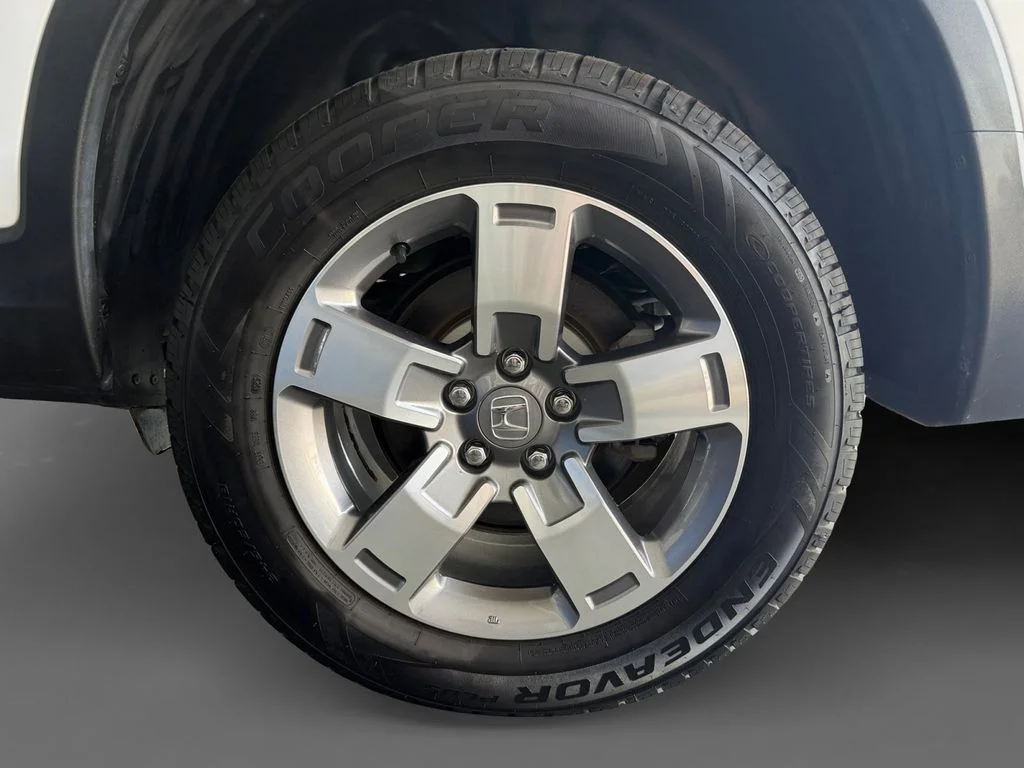 Used 2024 White Honda RTL image 17
