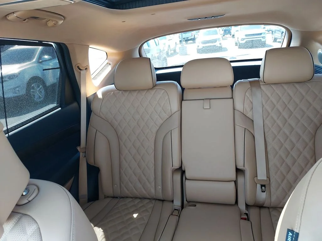 Used 2023 White Genesis 3.5T image 13