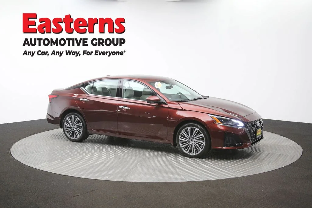 Used 2024 Red Nissan 2.5 SL image 51