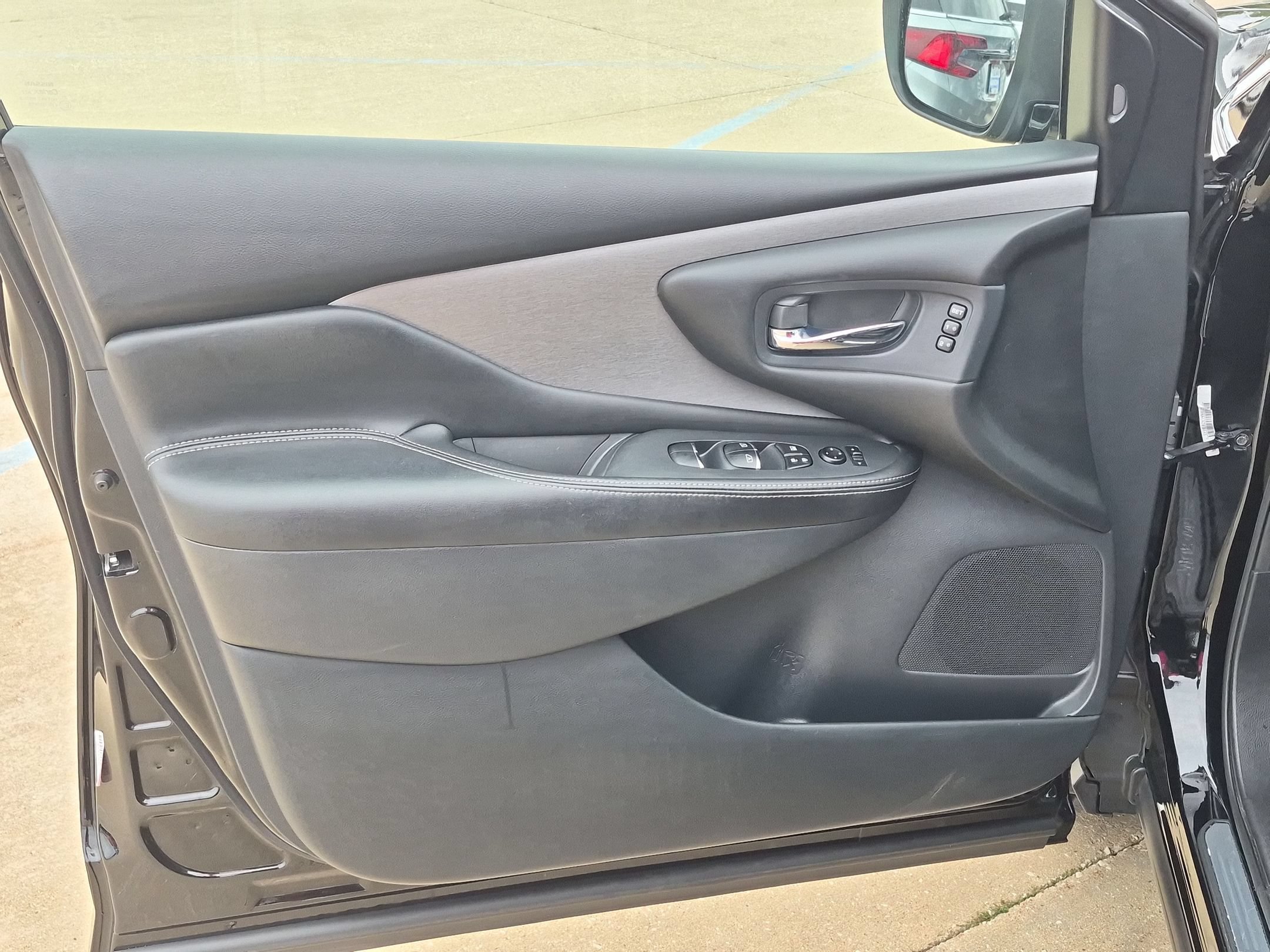 Used 2020 Super Black Metallic Nissan SL AWD image 12
