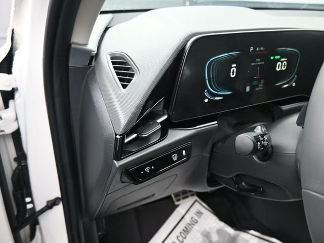 Used 2024 White Kia EX Touring image 15