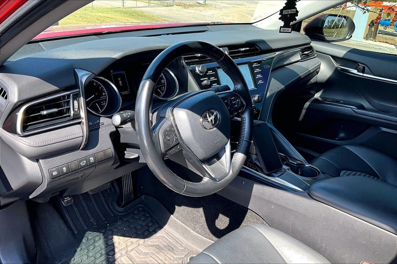 Used 2020 Supersonic Red Toyota SE image 4