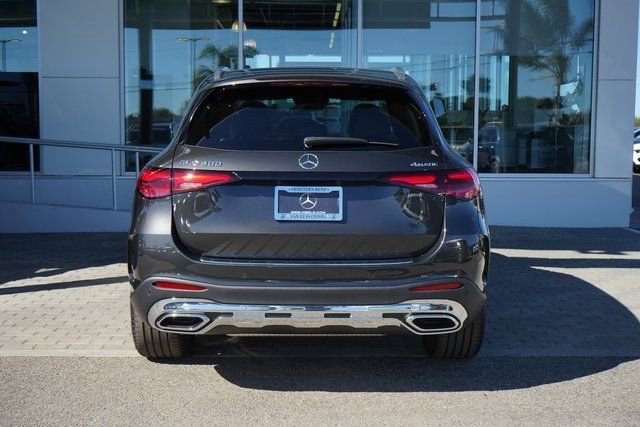 New 2026 Graphite Grey Metallic Mercedes-Benz GLC 300 image 37