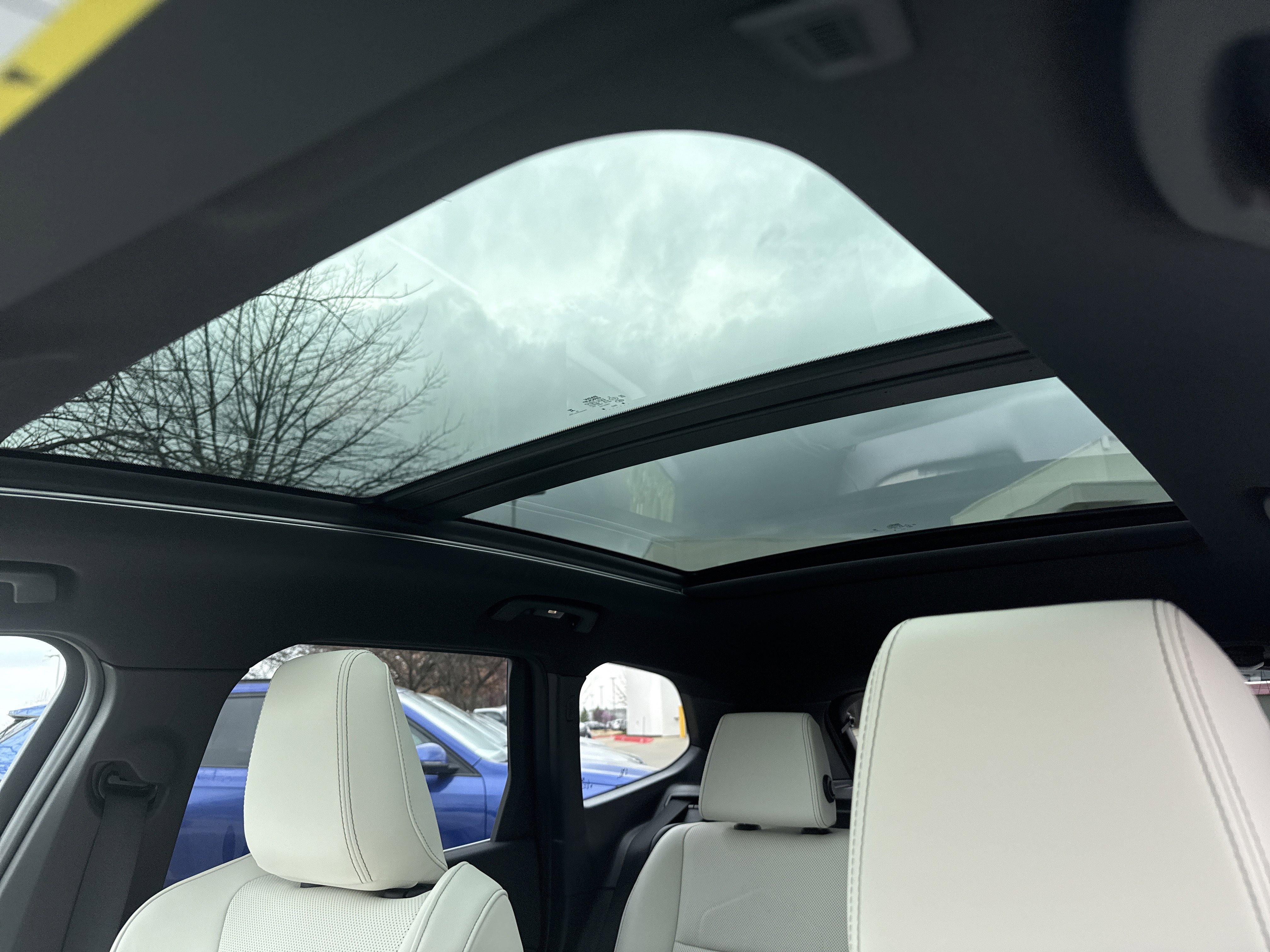 New 2026 0A96 Mineral White Metallic BMW xDrive28i image 9