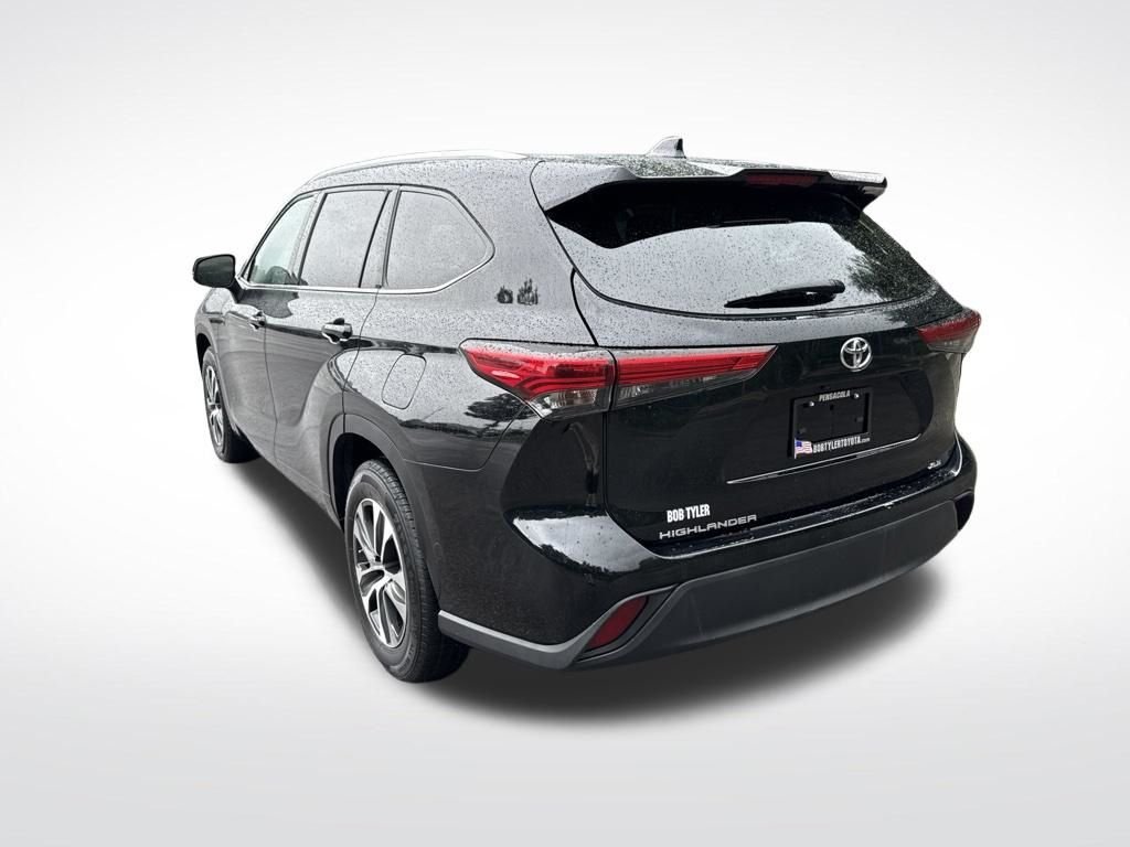 Used 2022 Black Toyota XLE image 7