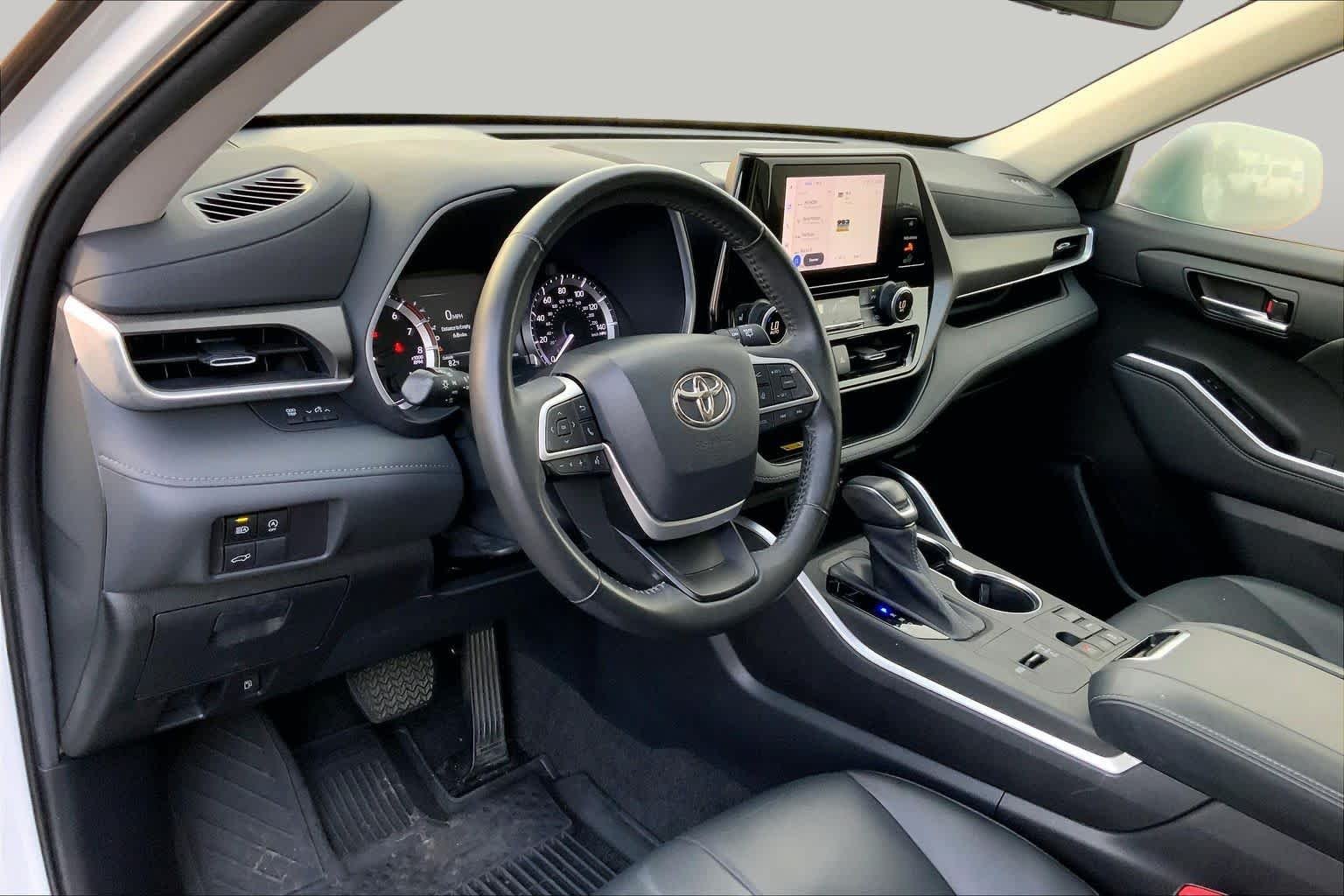 Used 2023 Wind Chill Pearl Toyota XLE image 17