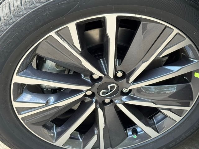 New 2026 MINERAL BLACK INFINITI Luxe FWD image 11