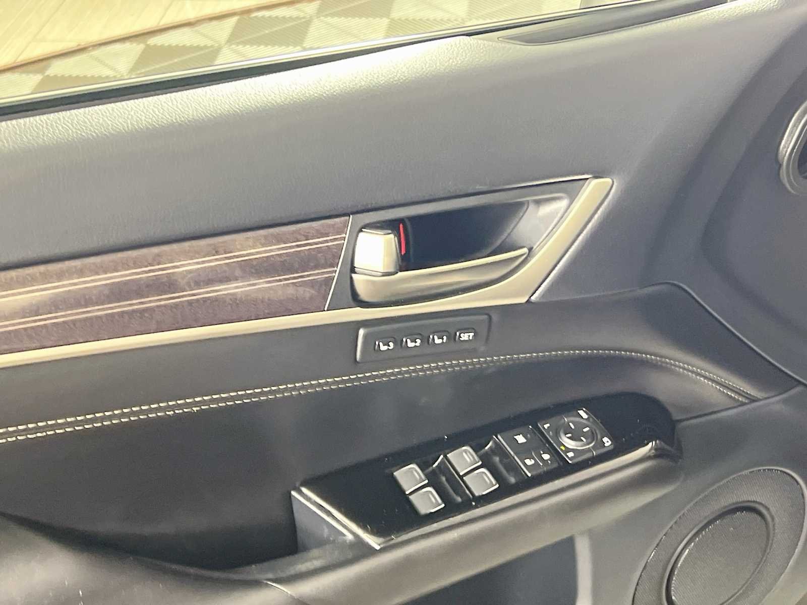 Used 2018 Atomic Silver Lexus  image 18