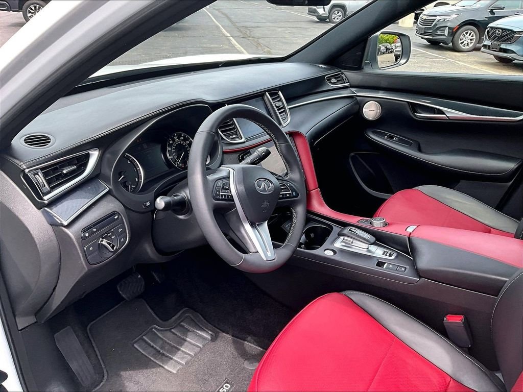 Used 2024 White INFINITI SPORT image 8