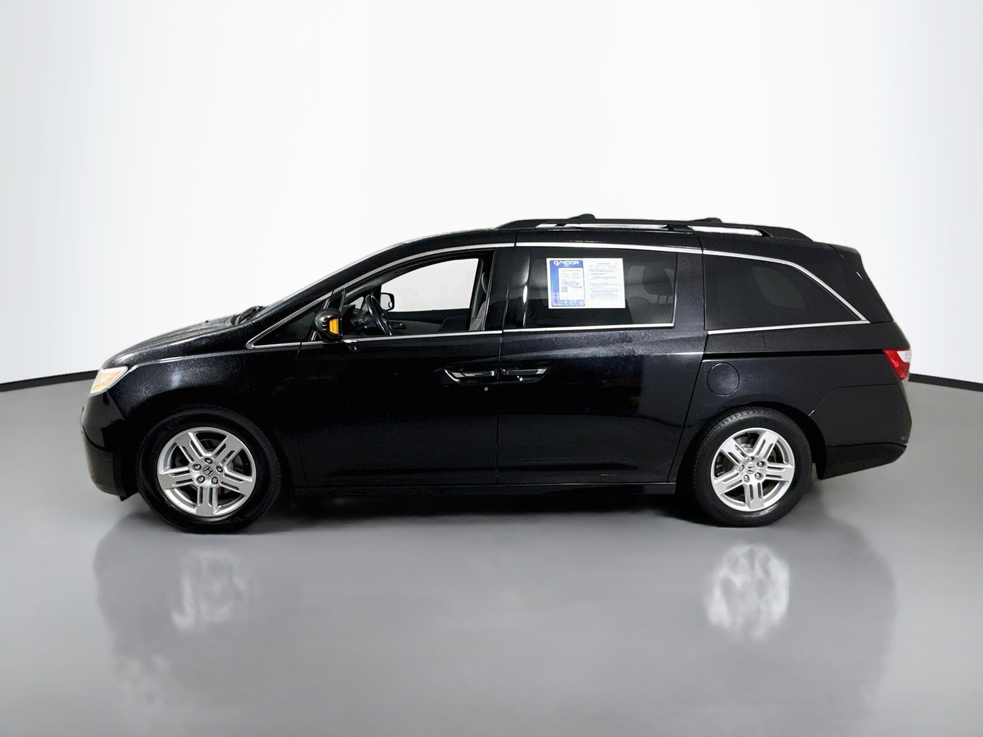 Used 2013 Crystal Black Pearl Honda Touring image 4