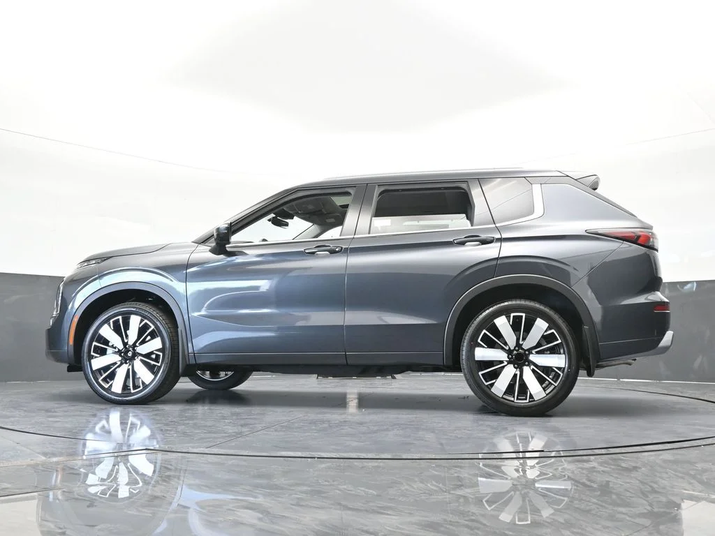 New 2026 Gray Mitsubishi SEL image 68