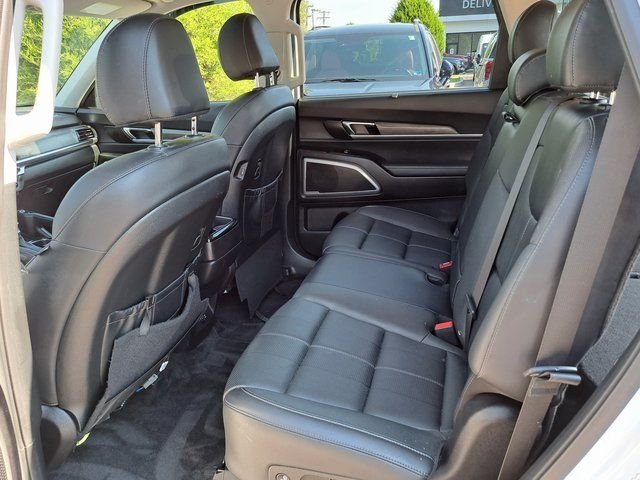 Used 2020 White Kia EX image 24