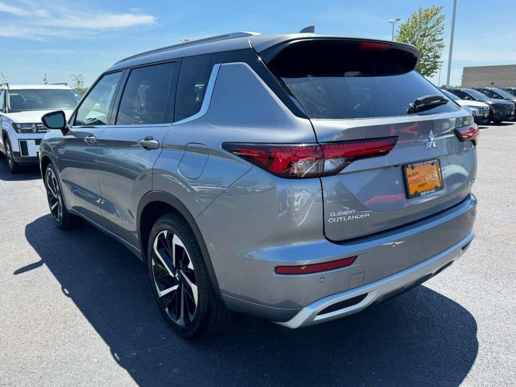 Used 2024  Mitsubishi  image 5