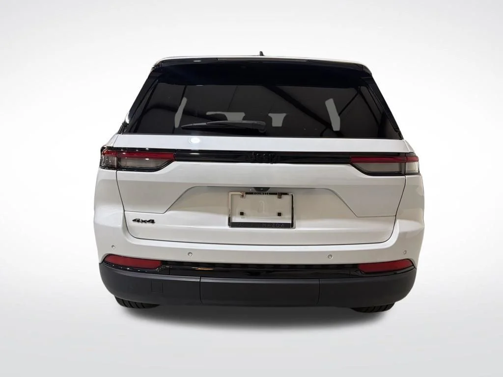 Used 2023 White Jeep Altitude X image 7