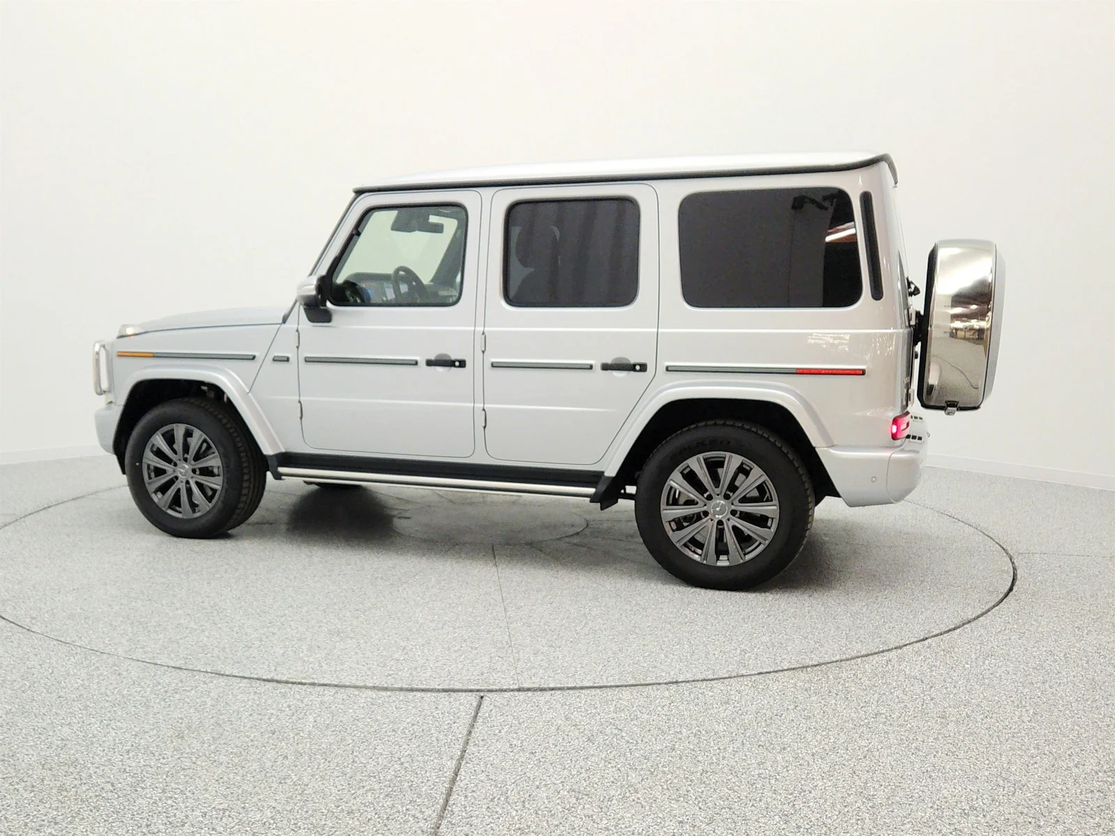 Certified Used 2025 Iridium Silver Metallic Mercedes-Benz G 550 image 8