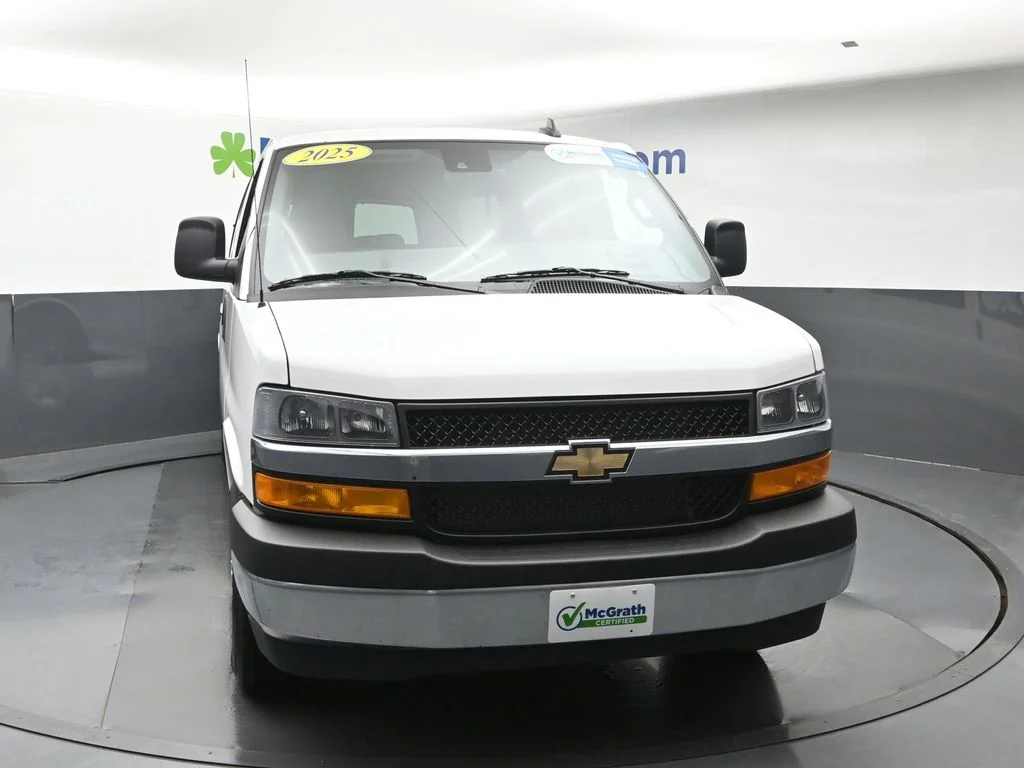 Used 2025 White Chevrolet LT image 5