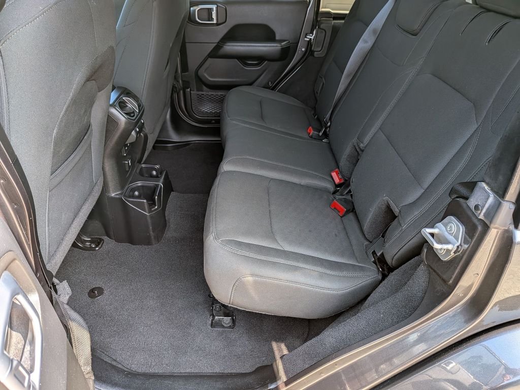 Used 2018 Gray Jeep Unlimited Sahara image 27