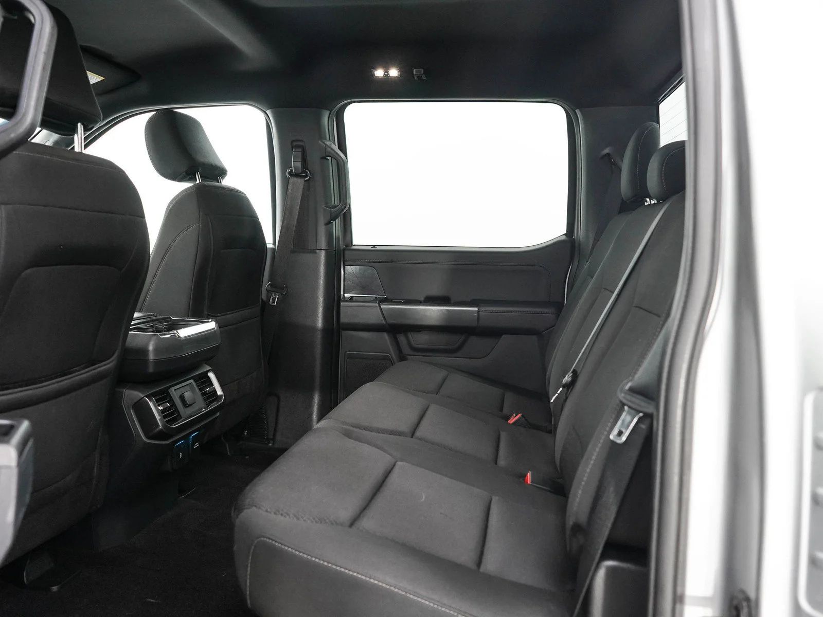 Used 2022  Ford XL image 19