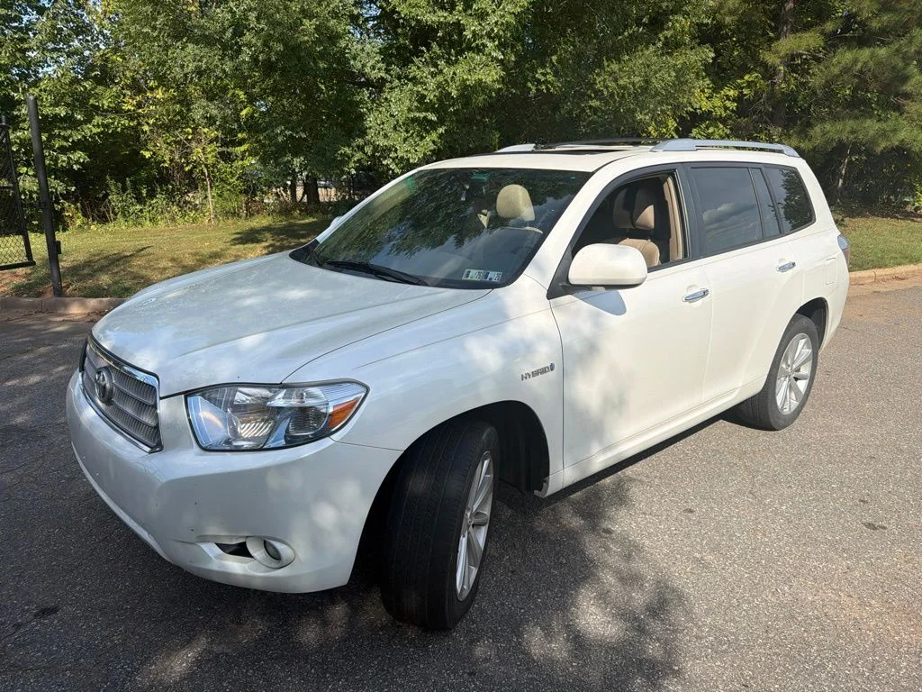 Used 2010 White Toyota Limited image 9