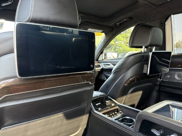 Used 2022 Black Sapphire Metallic BMW M760i xDrive image 20