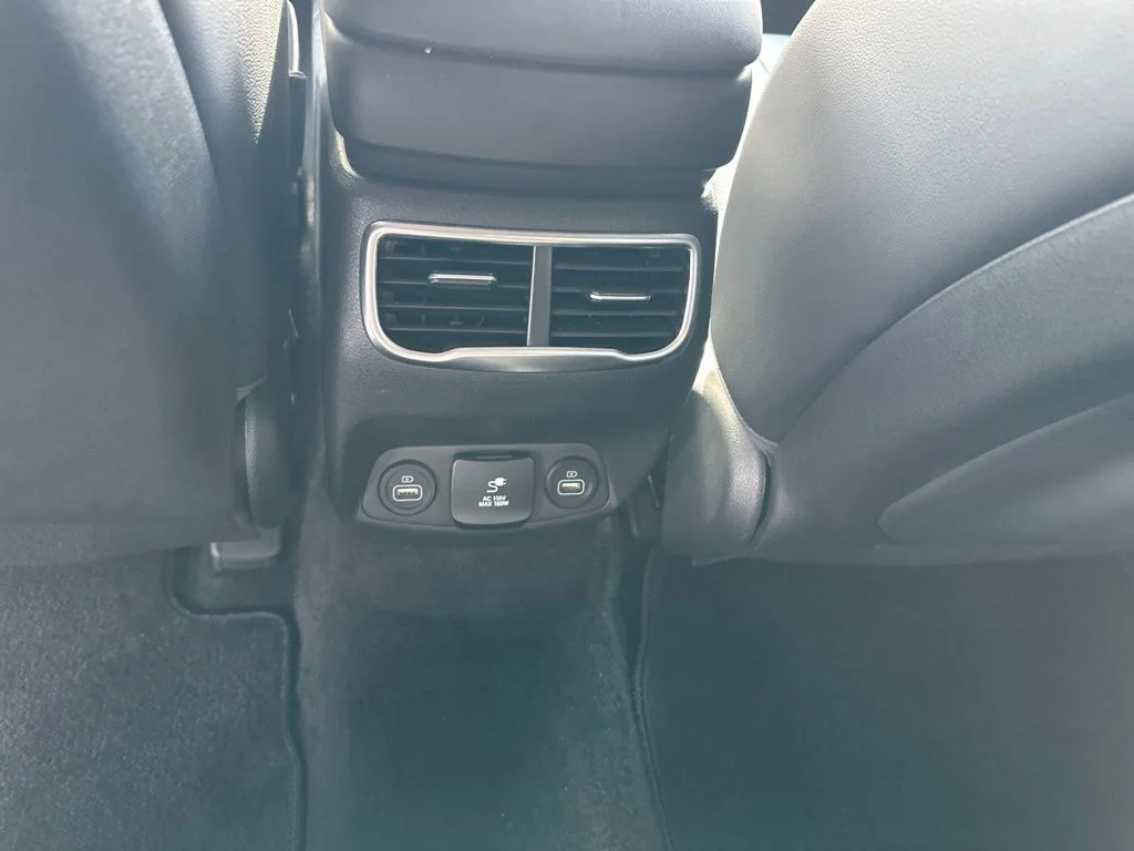 Used 2021 Quartz White Hyundai Limited image 16