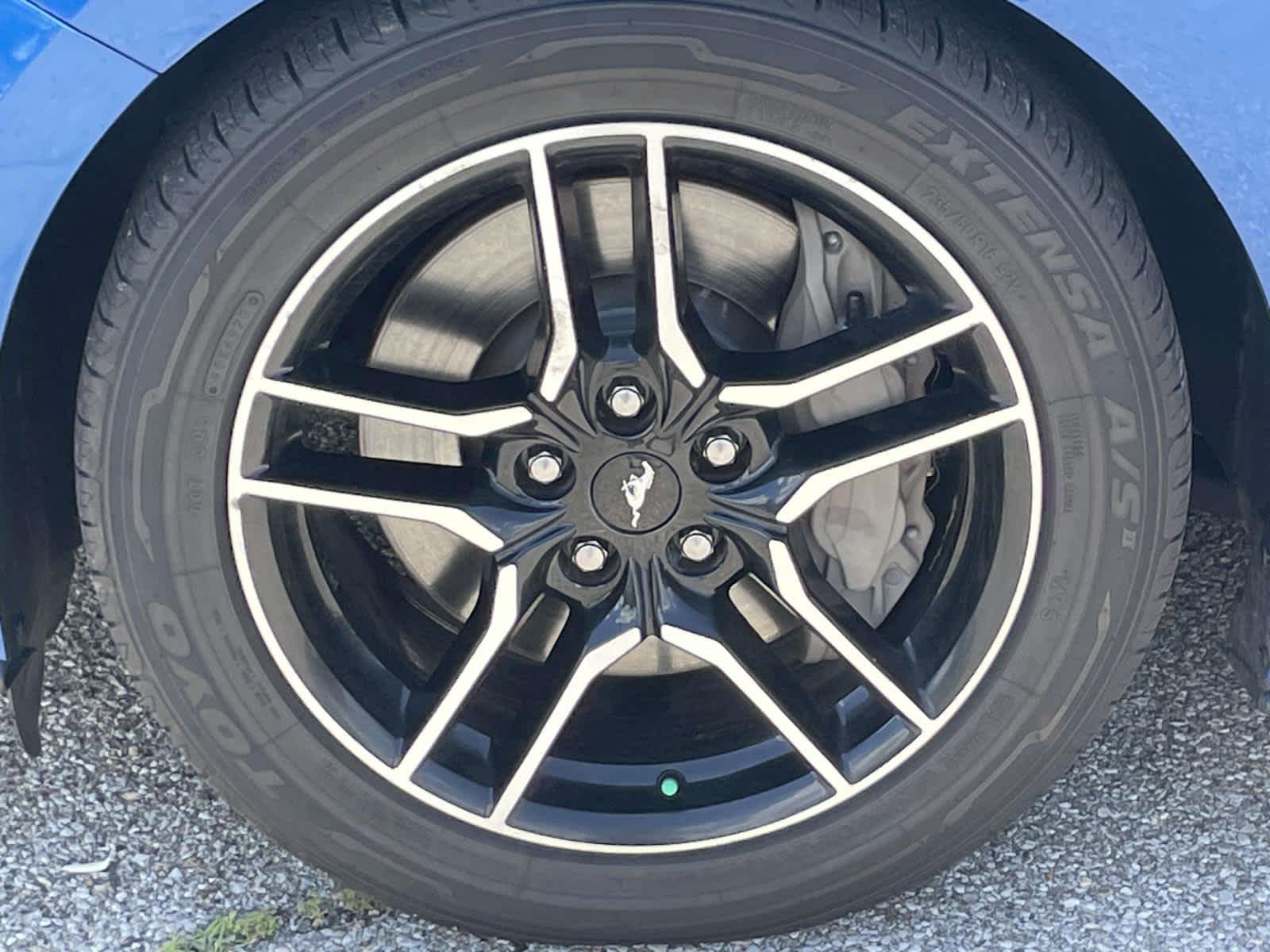 Used 2018 Lightning Blue Metallic Ford GT Premium image 21