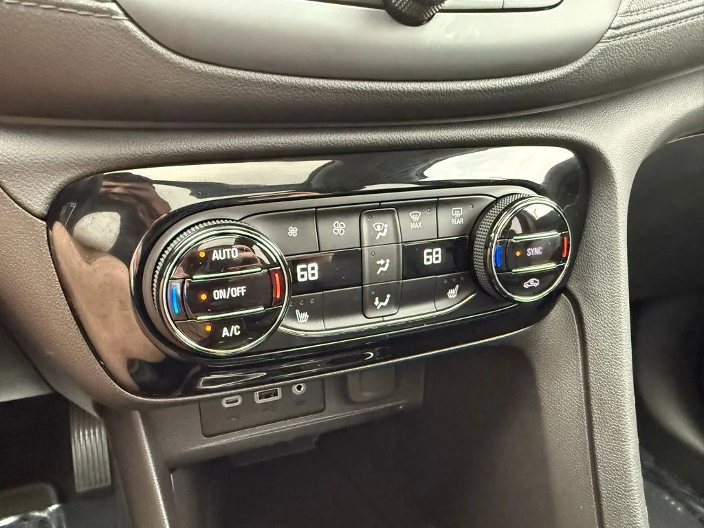 Used 2023 Red Buick Essence image 33