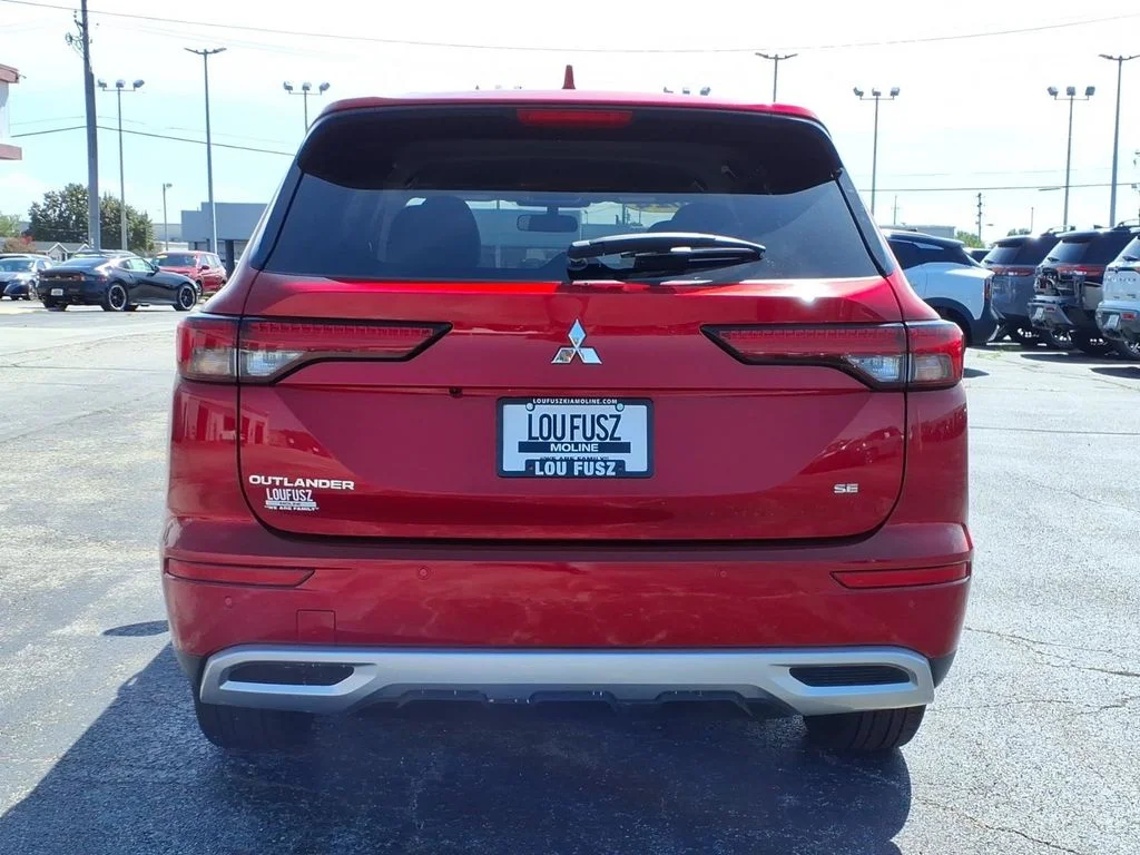 Used 2024 Red Mitsubishi SE image 5
