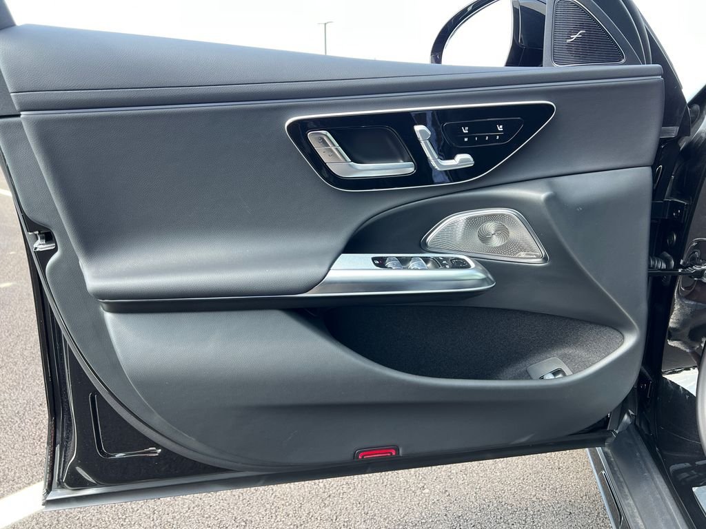 New 2026 Obsidian Black Metallic Mercedes-Benz E 450 image 9