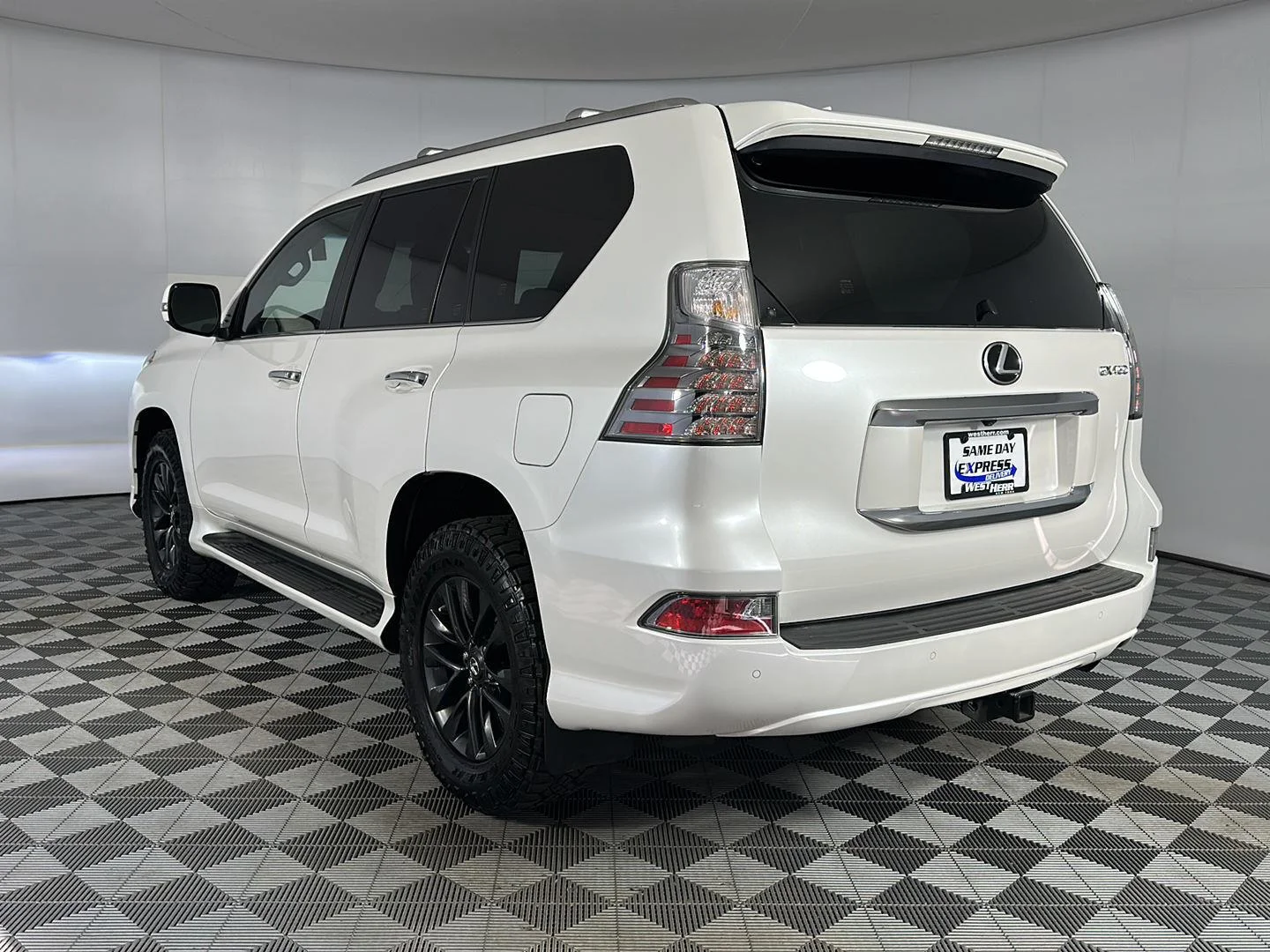 Used 2023 Eminent White Pearl Lexus  image 5
