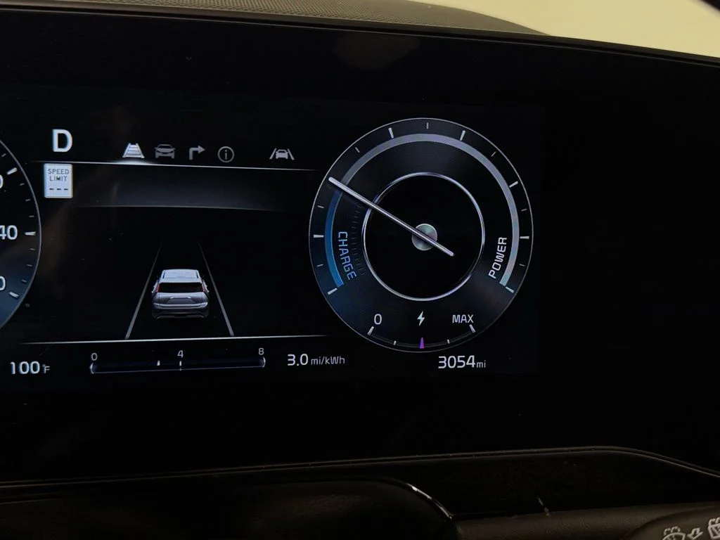 Used 2025 Black Kia Wind image 17