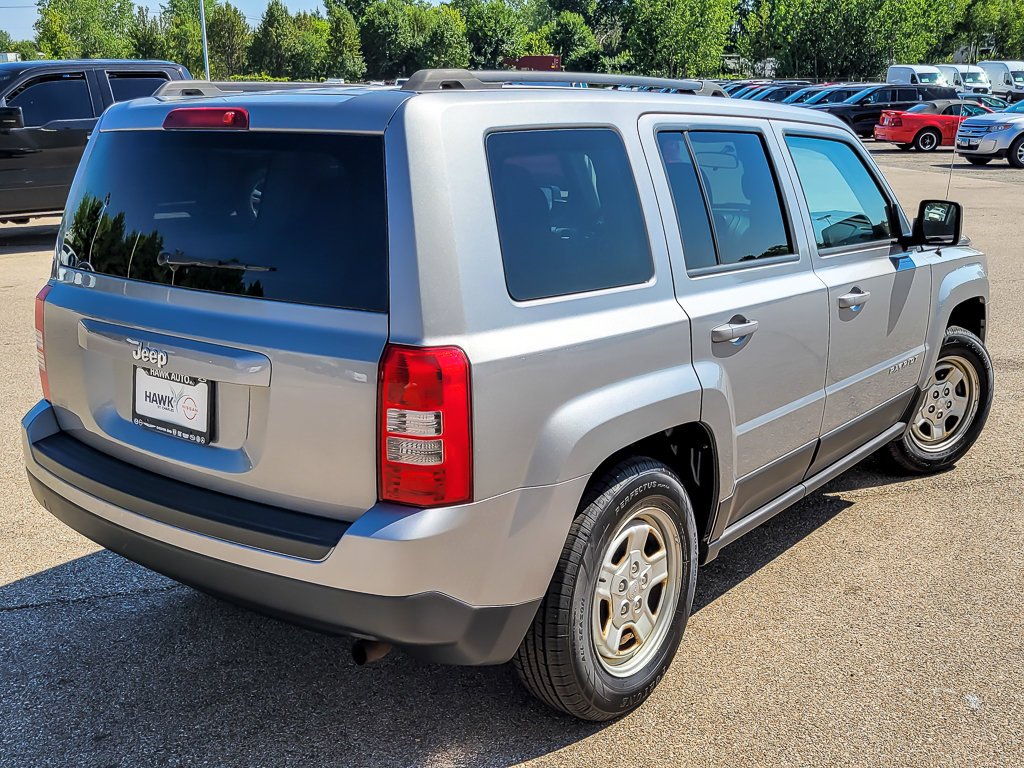 Used 2015 Billet Silver Metallic Clearcoat Jeep Sport image 7