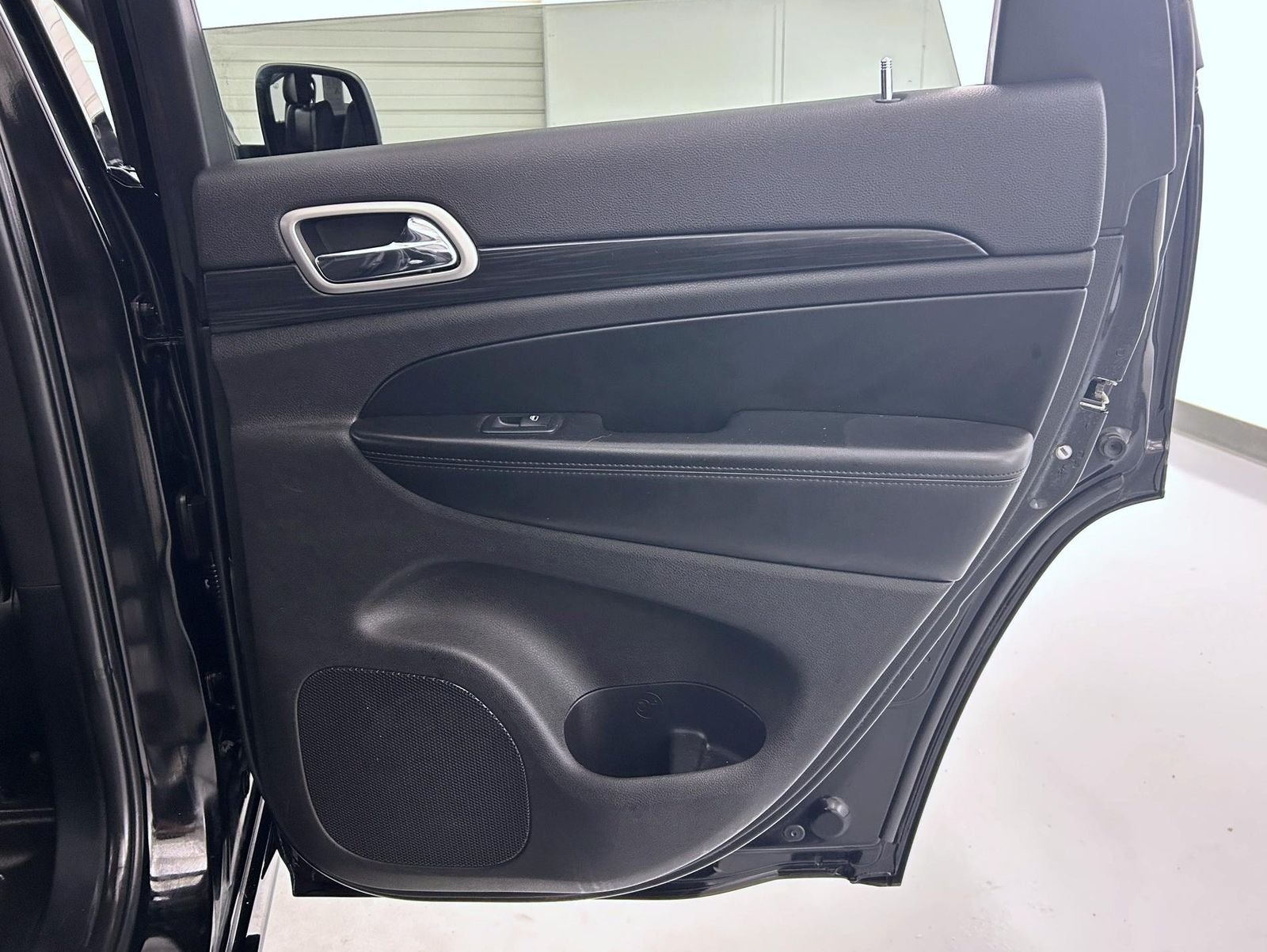 Used 2020 Black Jeep Altitude image 17