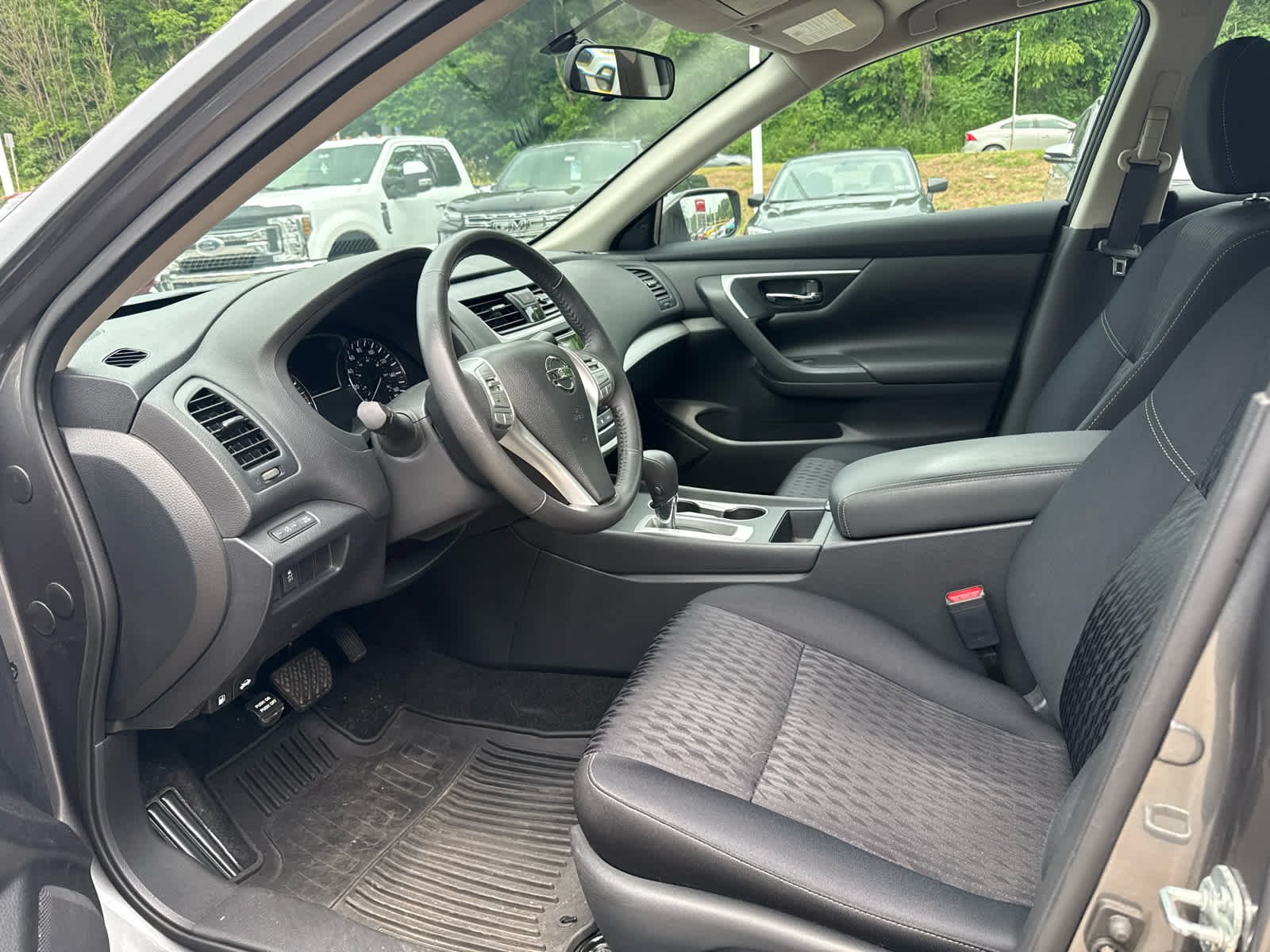 Used 2017 Gun Metallic Nissan 2.5 SV image 7