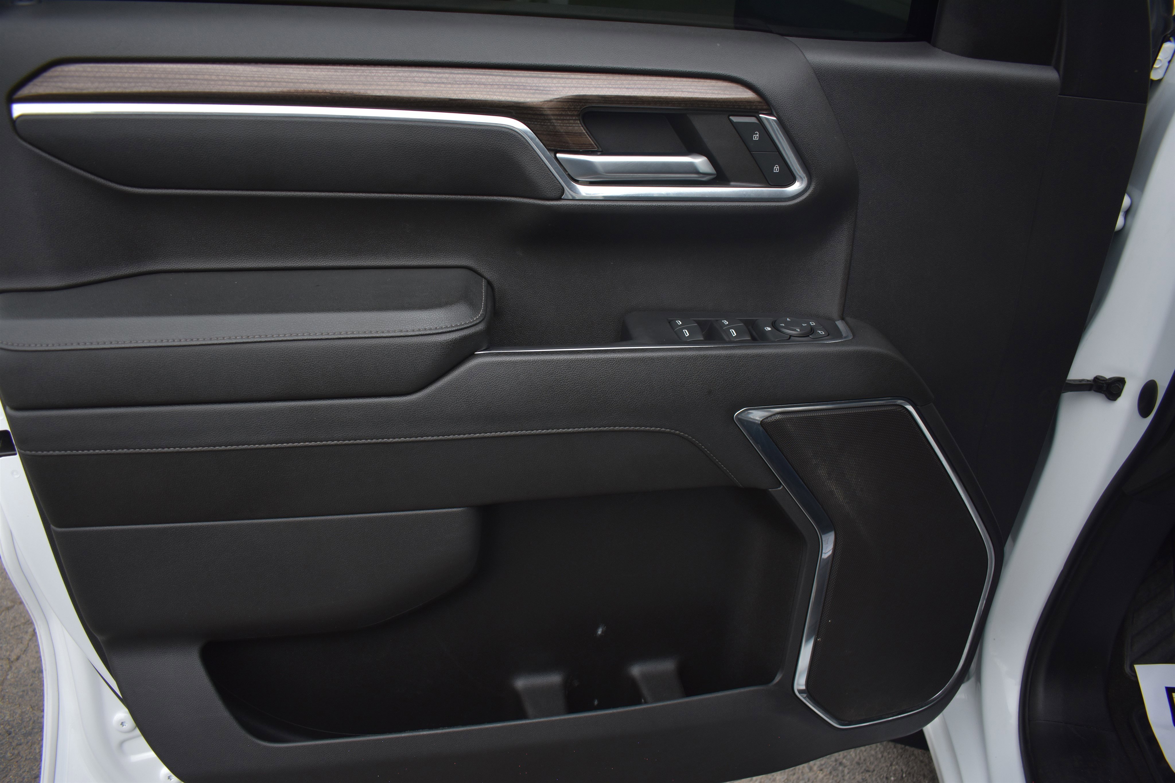 Used 2024 Summit White Chevrolet RST image 14