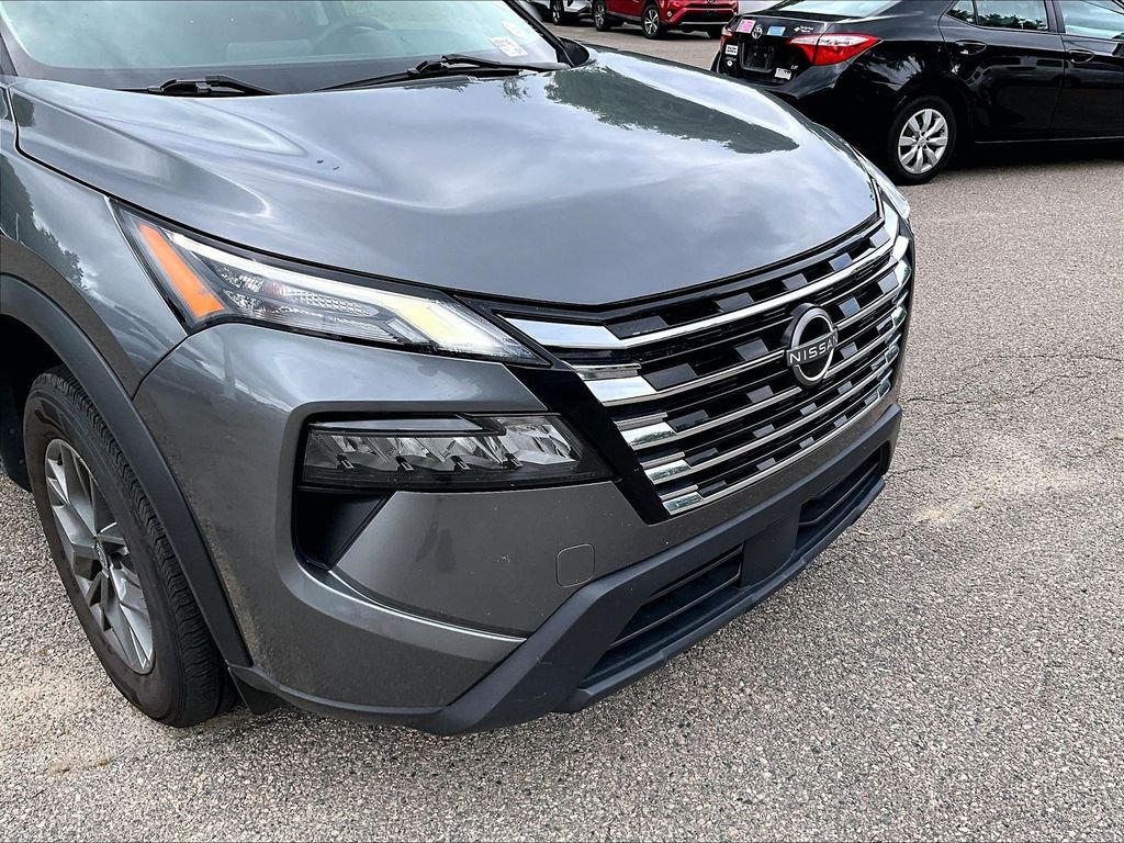 Used 2024 Gray Nissan S image 8