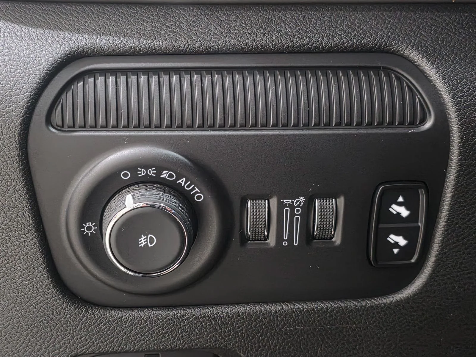 Used 2022 White Jeep Series III image 27
