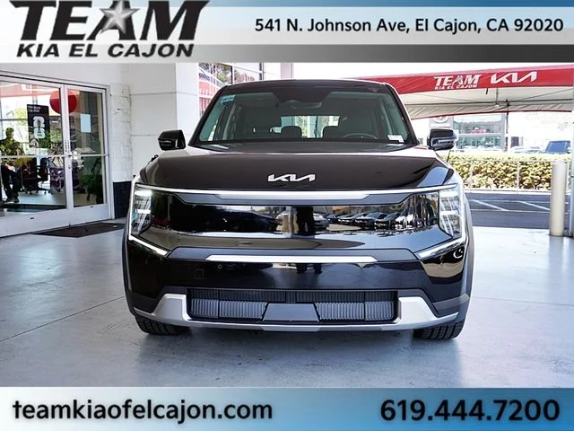 Used 2024 Black Kia Light Long Range image 4