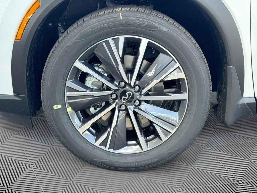 New 2027 White INFINITI LUXE image 34
