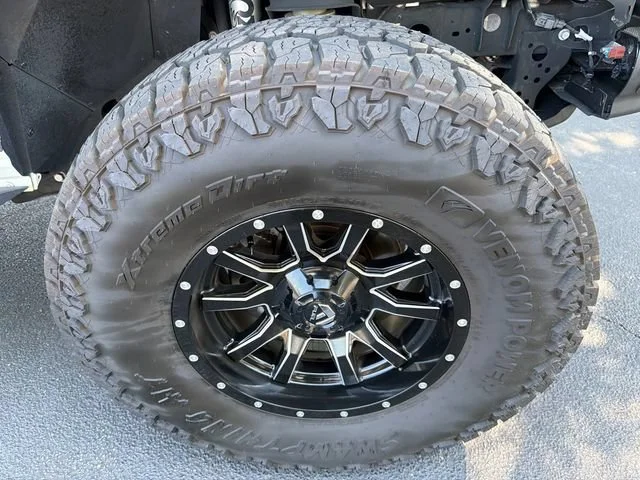 Used 2020 White Jeep Overland 4x4 image 12