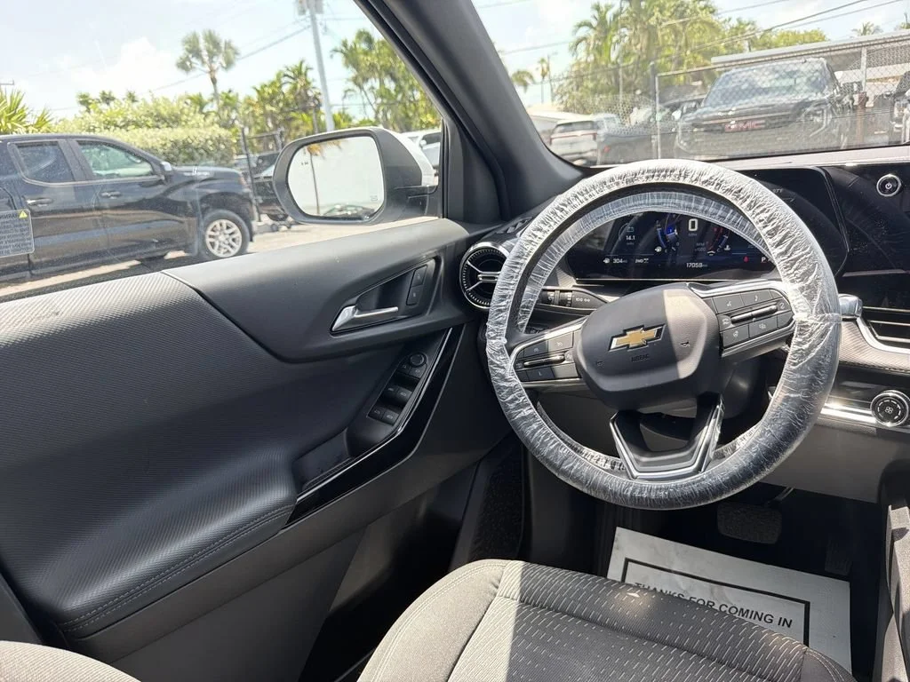 Used 2025 Summit White Chevrolet LT image 15