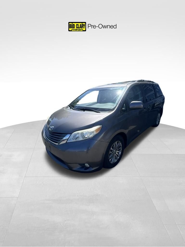 2011 Toyota Sienna XLE V6 7-Passenger Access Seat's photo