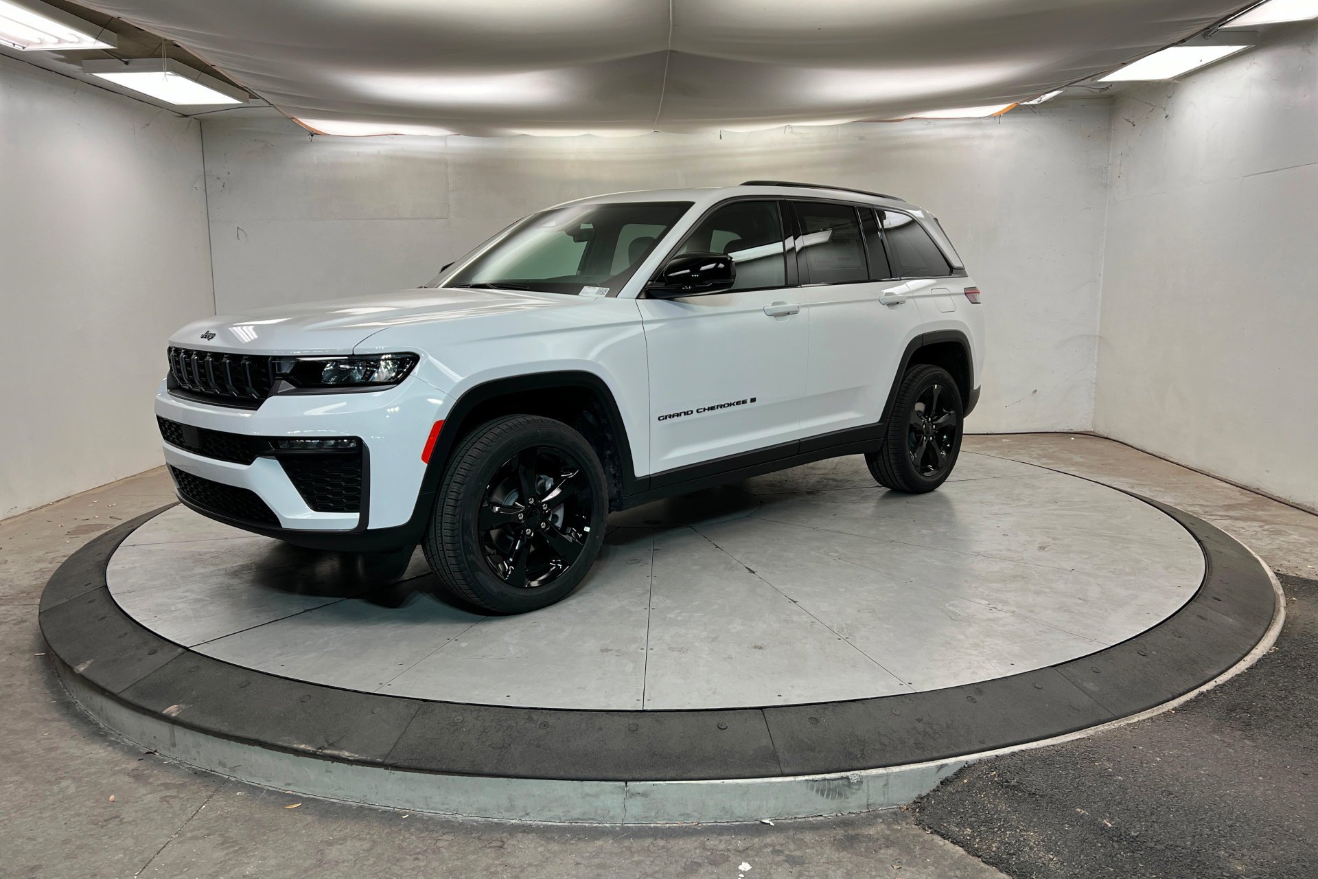 New 2026 Bright White Clear-Coat Exterior Paint Jeep Limited image 1