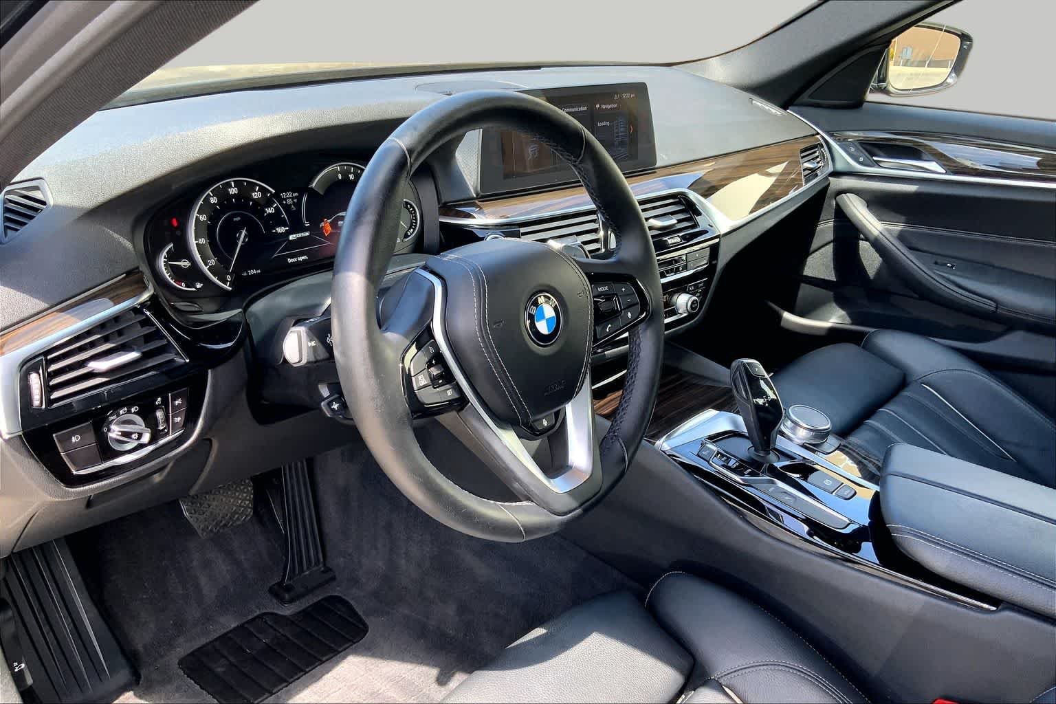 Used 2018 Black Sapphire Metallic BMW 530e xDrive iPerformance image 16