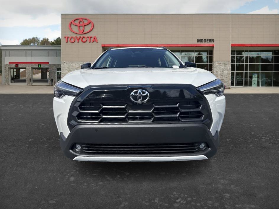 Used 2026 Wind Chill Pearl Toyota XLE image 2