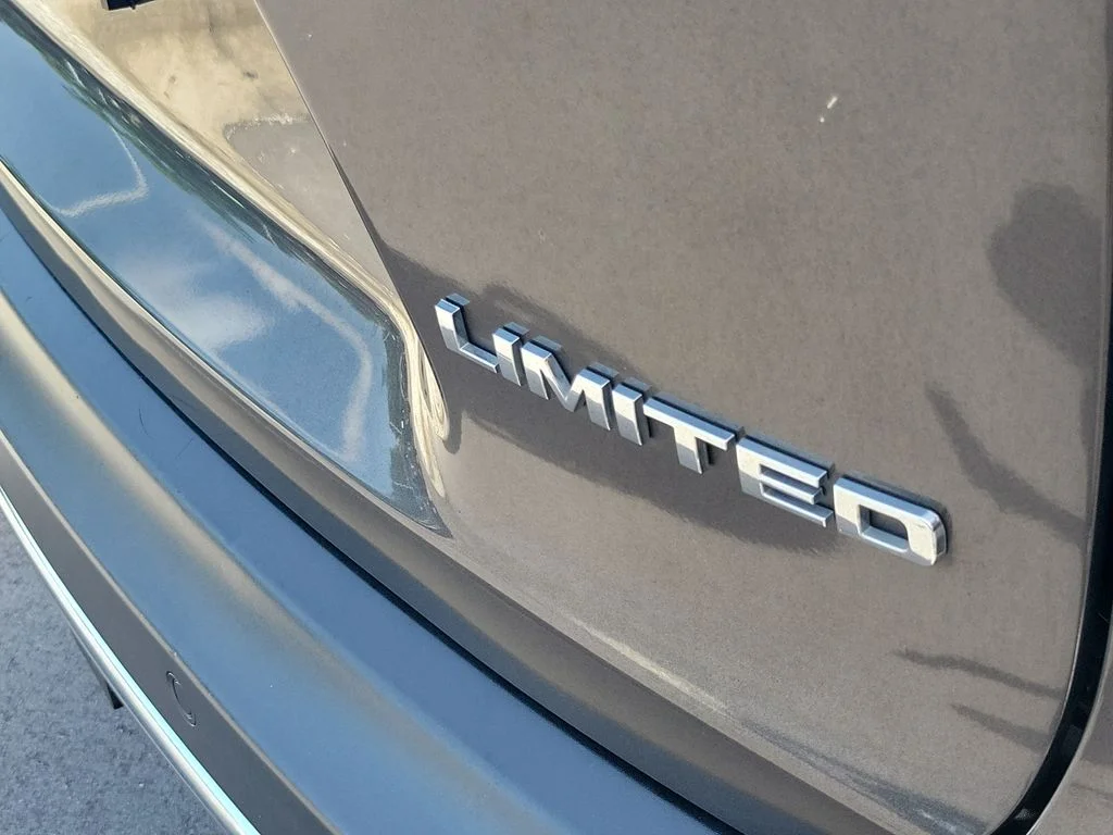 Used 2019 Gray Jeep Limited image 7