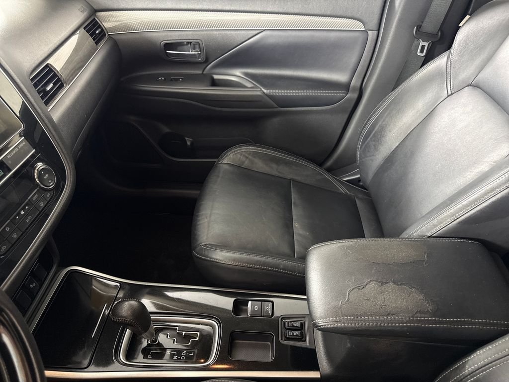 Used 2019 Gray Mitsubishi SEL image 17