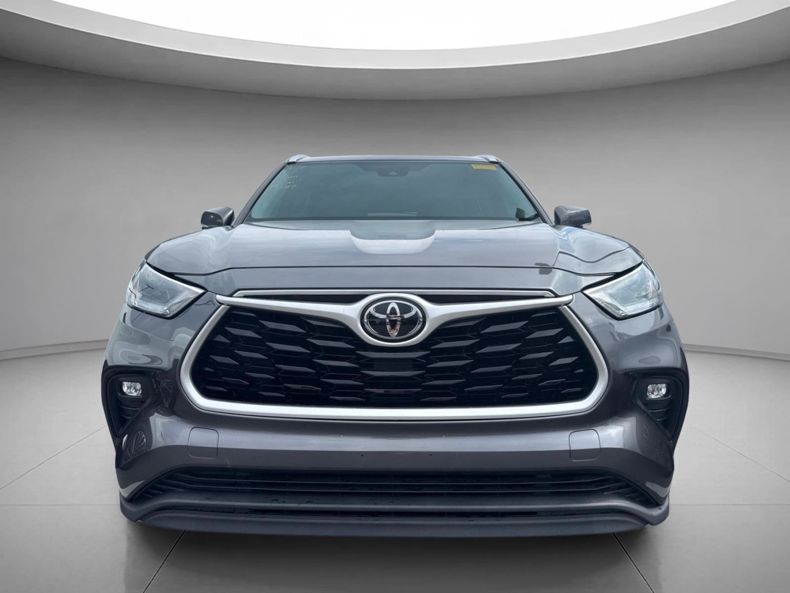 Used 2021 Magnetic Gray Metallic Toyota XLE image 25