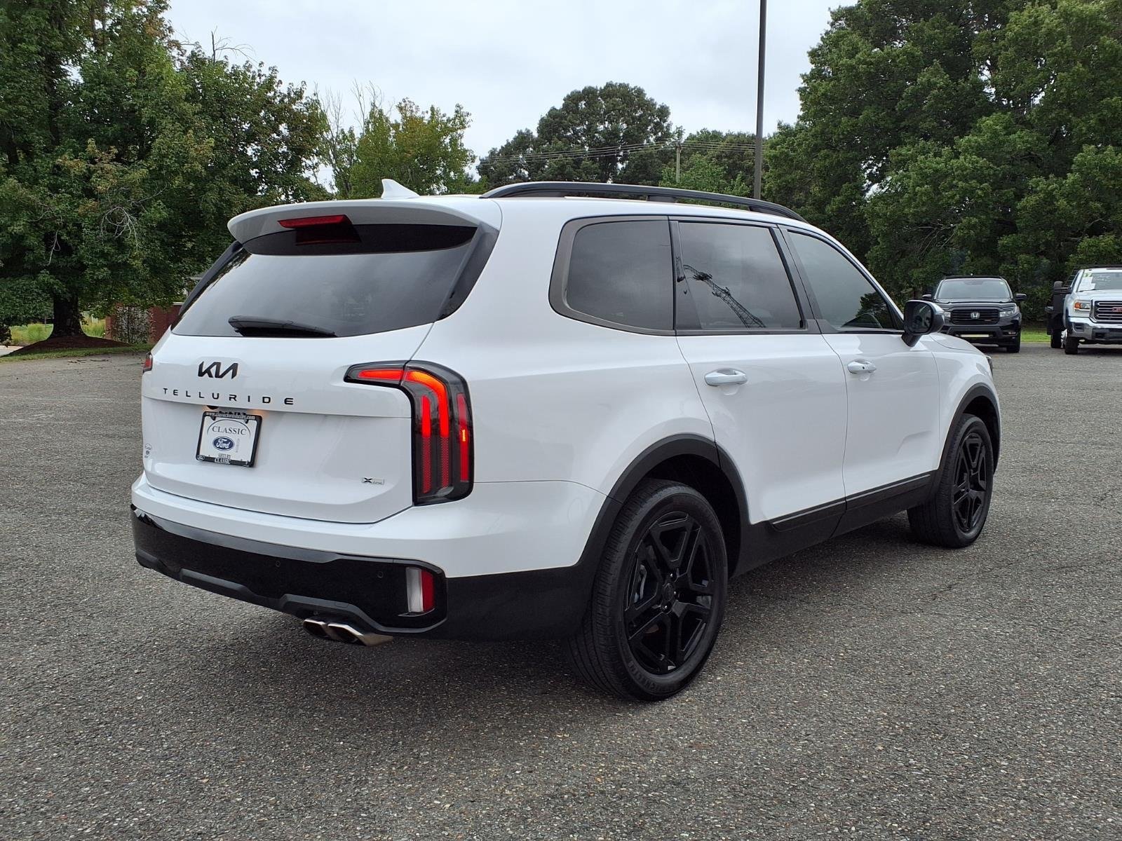 Used 2025 Glacial White Pearl Kia EX X-Line image 2