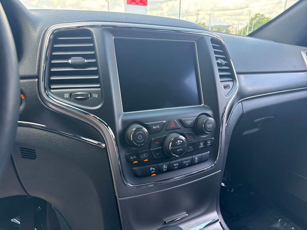 Used 2018 Gray Jeep Limited image 18